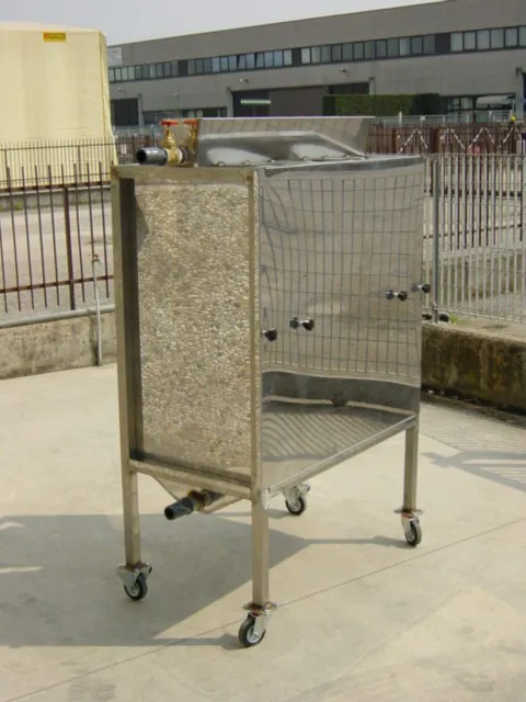 Defangatore per acque provenienti da cabina di verniciatura