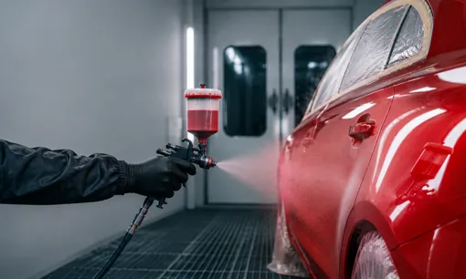 Come evitare difetti nella verniciatura auto: polvere, colature e imperfezioni
