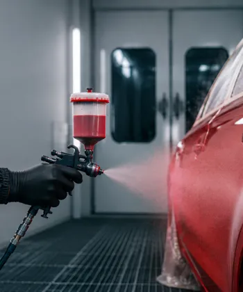 Come evitare difetti nella verniciatura auto: polvere, colature e imperfezioni