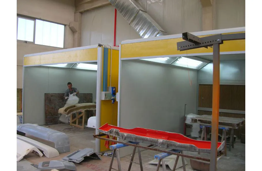 Immagine - Dry filter automatic or manual spray booths for solvent- or water-based paints