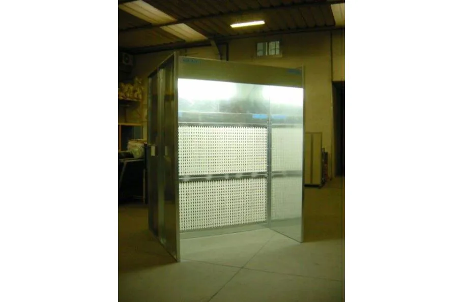 Immagine - Dry filter automatic or manual spray booths for solvent- or water-based paints