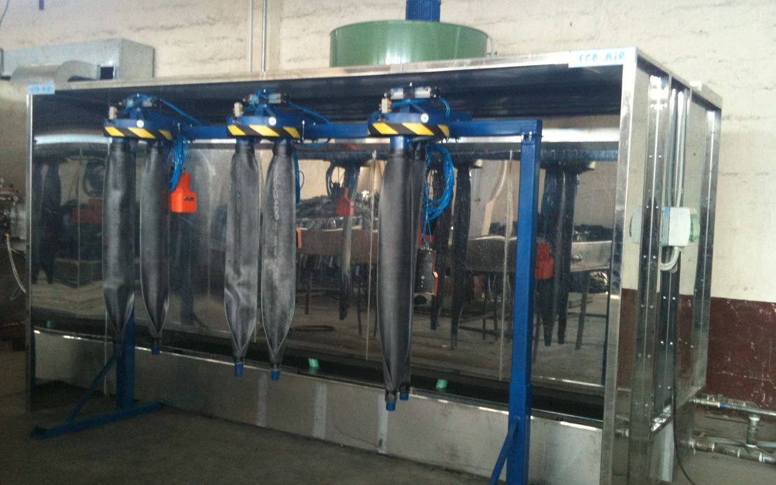 Automatic and manual panting booths for liquid paints 
