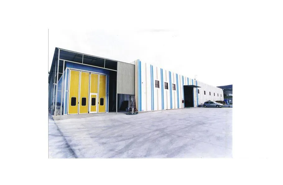Immagine - Vertical or semi-vertical industrial coating booths for trains, aircraft, buses, cars and industrial