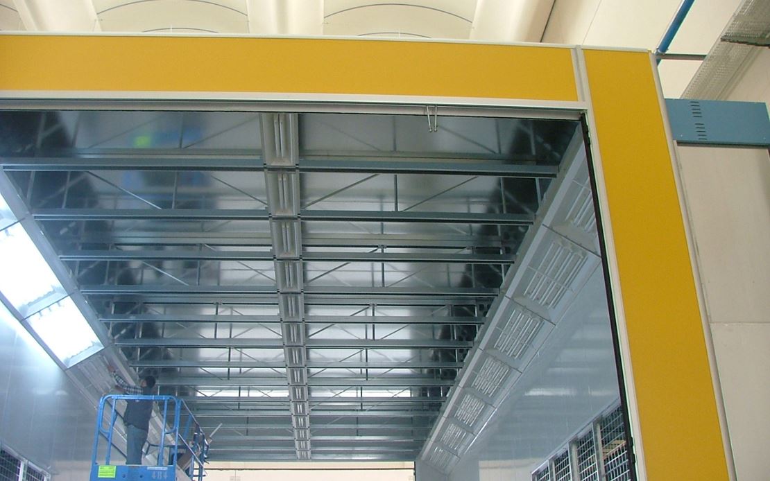 Industrial semivertical spray booths for trains, airplanes anche car body shop, bus, truck