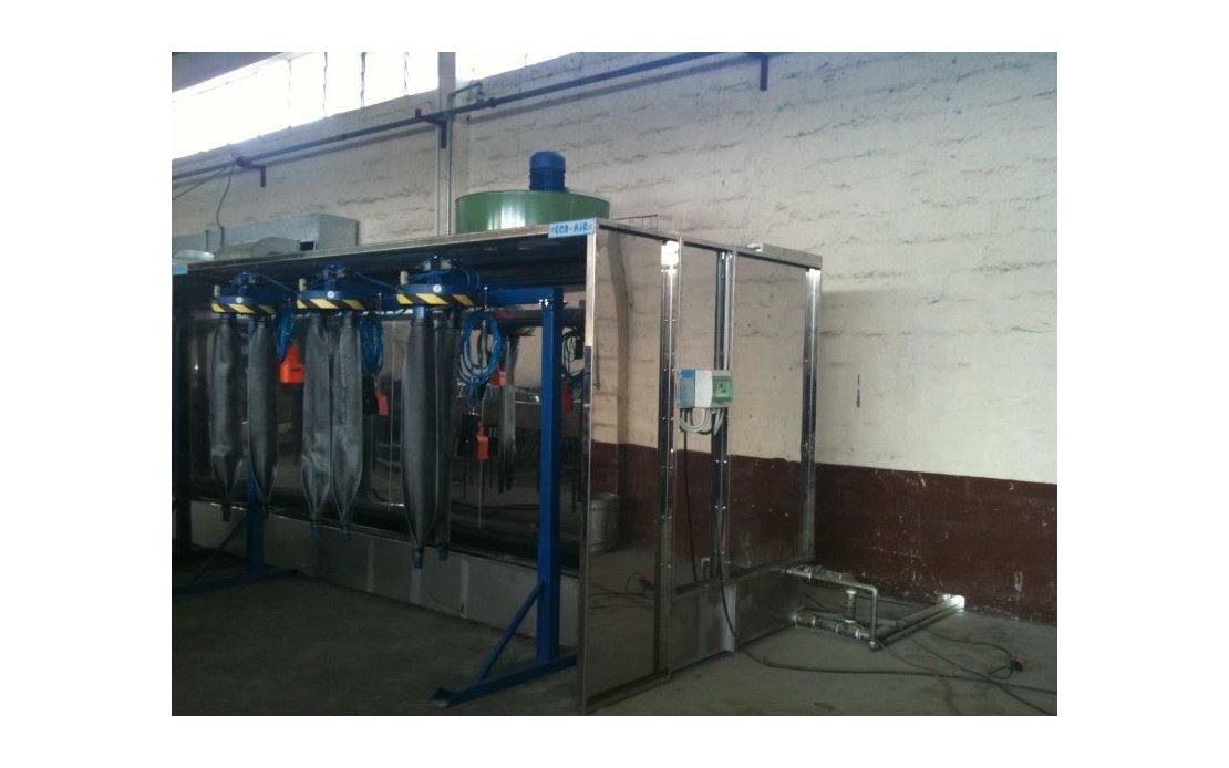 Cabine di verniciatura automatiche e manuali con filtrazione a secco e ad acqua