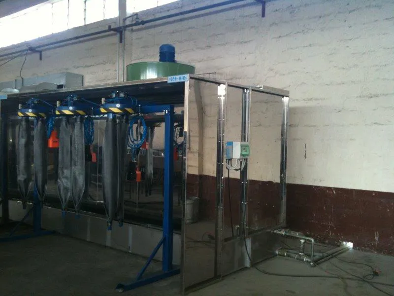 Dry filter automatic or manual spray booths for solvent- or water-based paints 