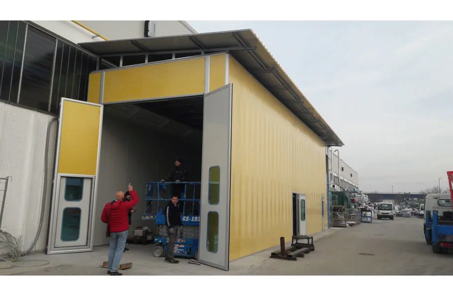 Immagine - Vertical or semi-vertical industrial coating booths for trains, aircraft, buses, cars and industrial