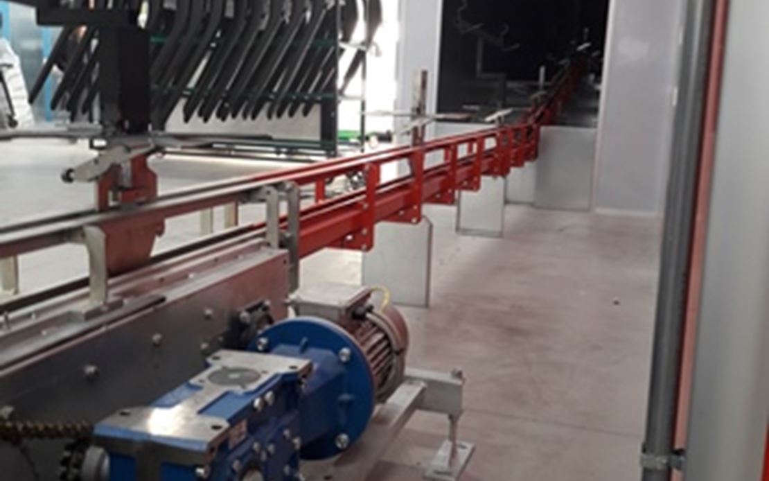 Complete automatic plant for painting aluminium