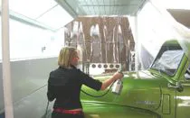 Immagine - Zone di preparazione, carteggiatura, verniciatura