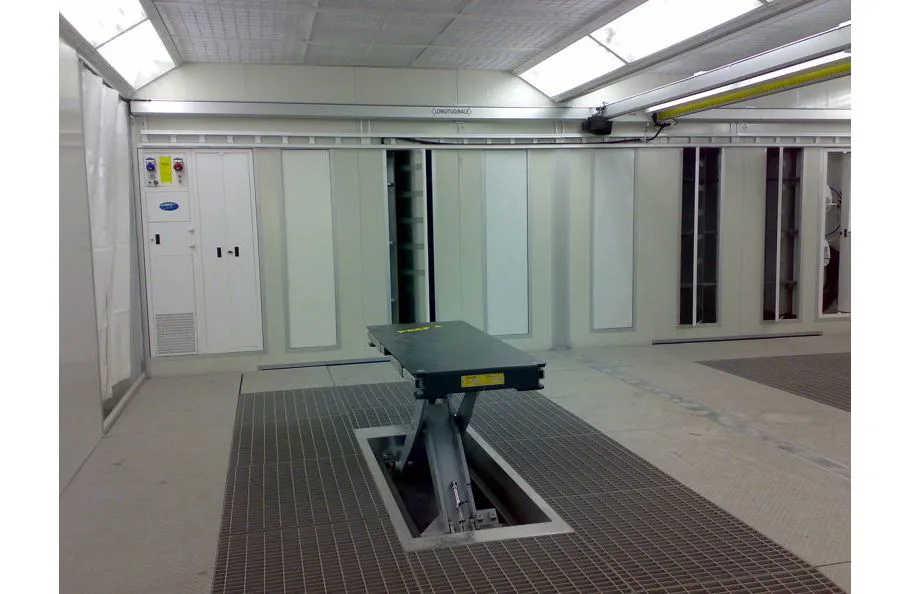Immagine - Zone di preparazione, carteggiatura, verniciatura