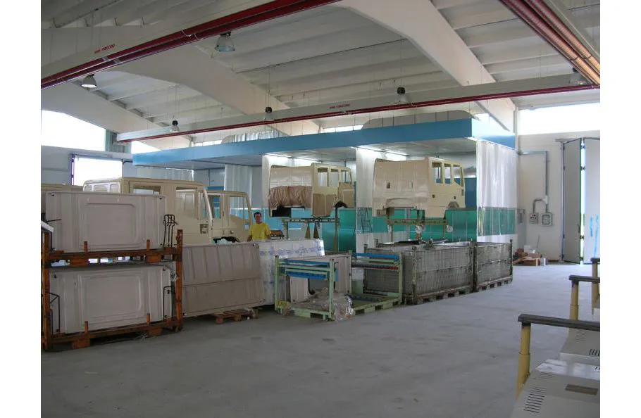 Immagine - Zone di preparazione, carteggiatura, verniciatura