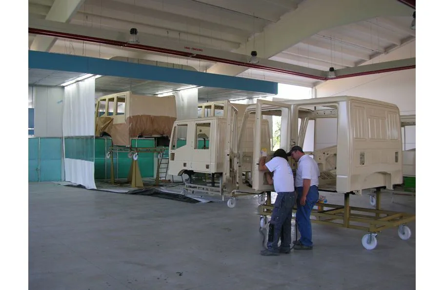 Immagine - Zone di preparazione, carteggiatura, verniciatura
